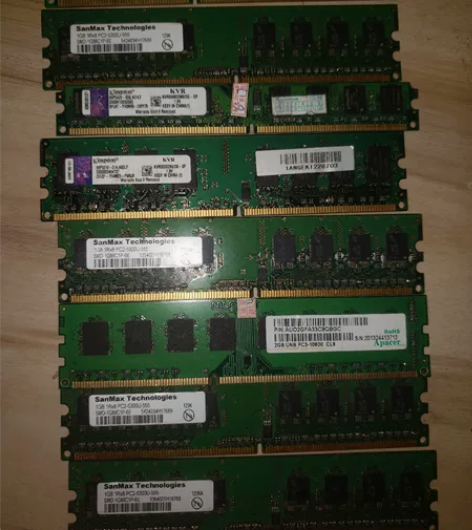 8根内存条废品价格处理,4条1G,4条2G...