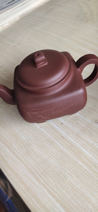 紫红泥,四足顶立,全手工刻绘,半手制作