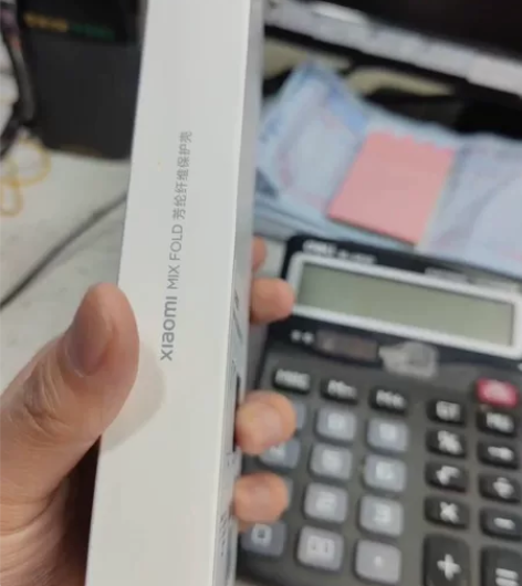 小米折叠屏的保护壳，原装未拆封 感兴趣的话...