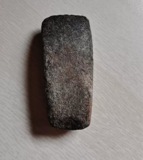石器时代  原始人类手工打造的生活工具。俩...