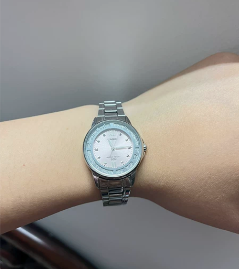 转手原因 :前男友送的女款手表 品牌型号 ...