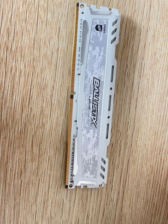 自用ddr4美光马甲条内存条8g。功能完好...