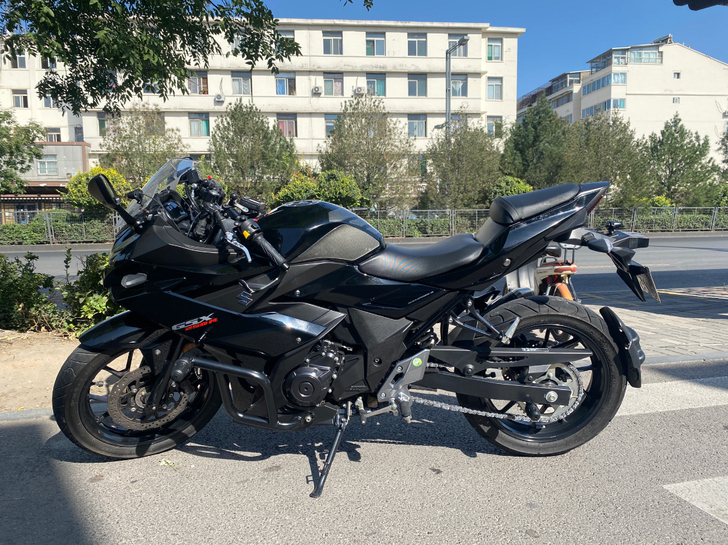 铃木gSX250r高配，因换车诚心寻找下一...