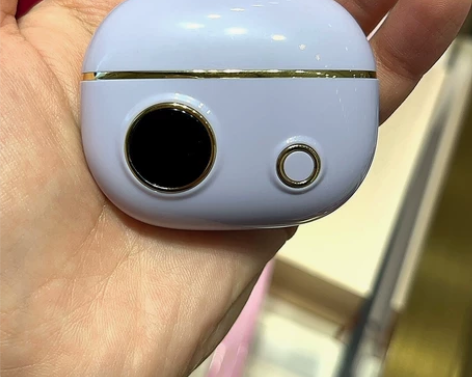 前几天刚买回来的品牌耳机，一次没用过，男朋...