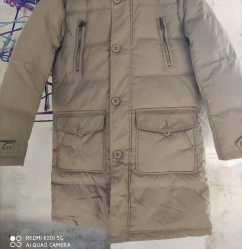 中长款男士羽绒服，含戎量208克，90白鸭...