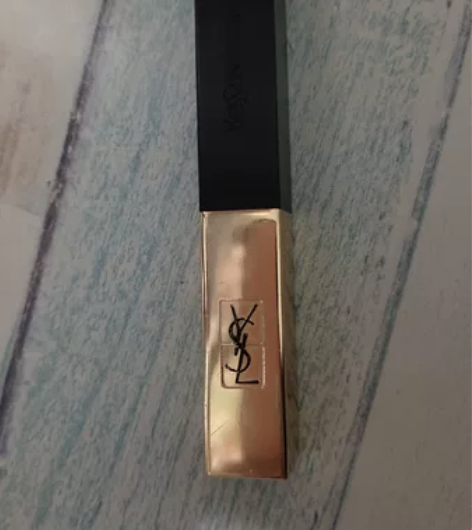 姐姐送的口红，官旗或线下专卖店购入，用不完...