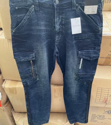 全新精品男士牛仔裤，不一样的款式，超时尚设...