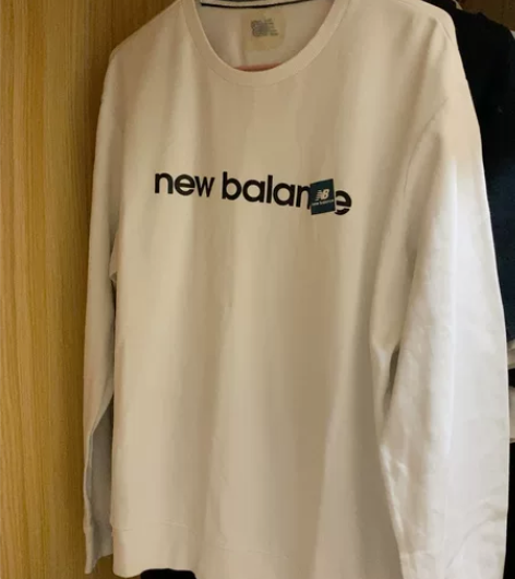 new balance的长T恤，专卖店买的...