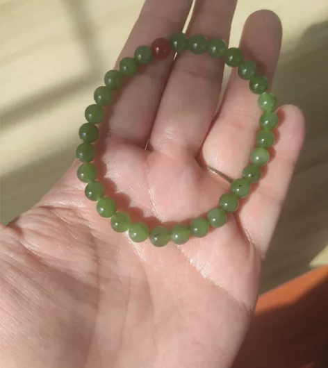天然和田玉碧玉卡6米,苹果绿透小圆珠少量黑...