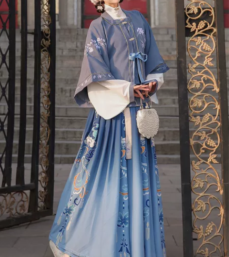 淘宝购买的翡缇兰汉服全新吊牌还在低价出售,...