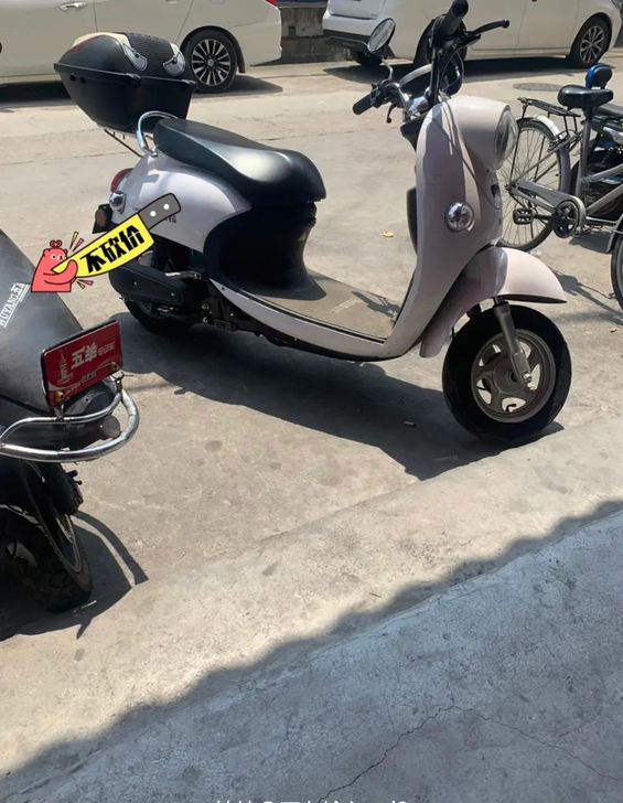 二手基本全新电动龟王摩托车。
