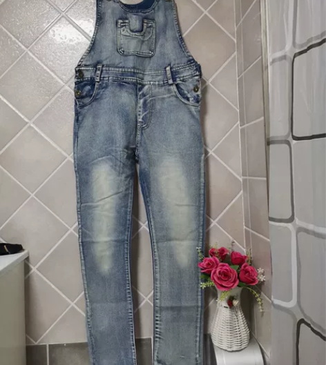 女童牛仔背带裤，全新未穿，160码，做旧的...