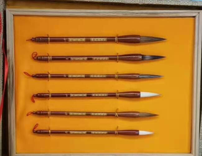 文港毛笔,一盒六只,出给有缘人,200一盒...