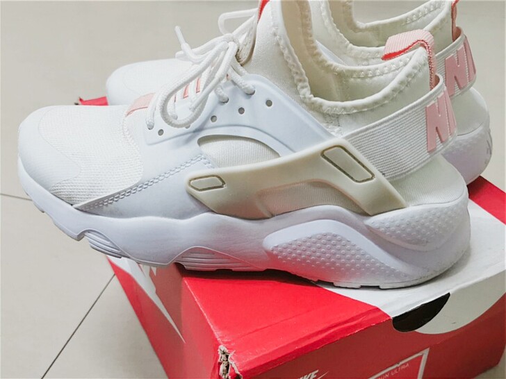Nike华莱士粉白,去年生日朋友送的,只穿...