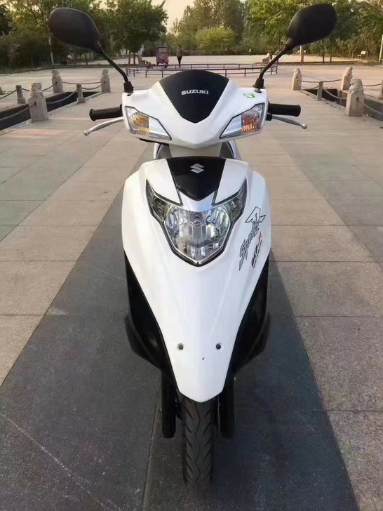 极品铃木红宝电喷125cc 白黑色 成色自...