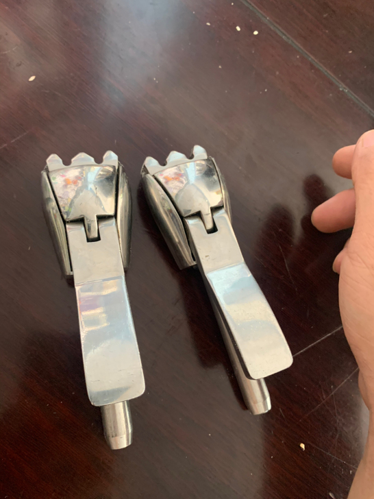网球夹,没啥用谁要拿走,120元,售出不退...