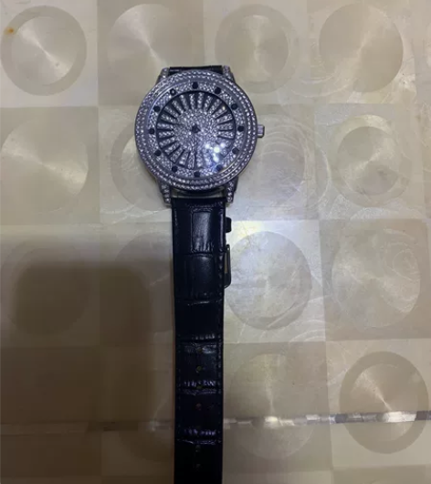 时来运转手表，99新电池没电了，喜欢的拍下...