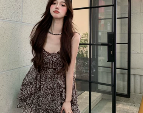 辣妹豹纹雪纺吊带连衣裙女夏季2021年新款...