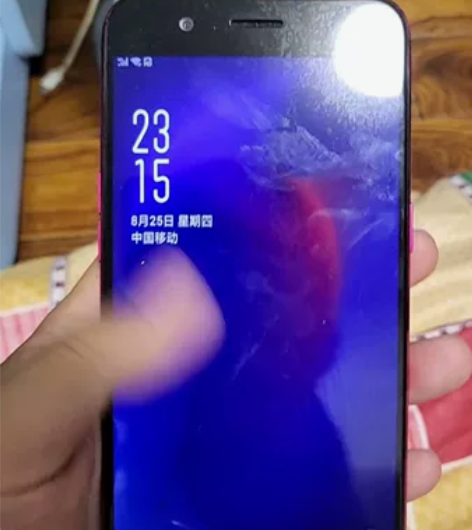 oppo r11新年红 外屏碎指纹断了！其...