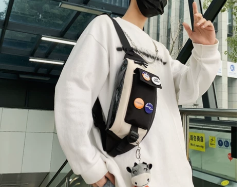 现货斜挎包男士包包2022年新款小背包胸包...