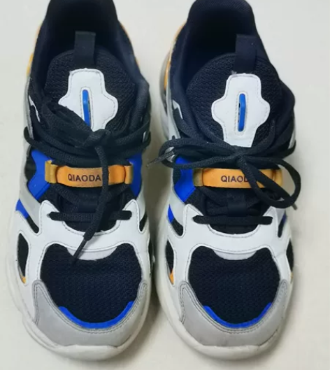 乔丹运动鞋，专卖店购入，6成新以上，售出不...