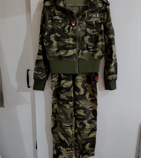 出一套闲置迷彩服，125斤内都好穿，很酷，...