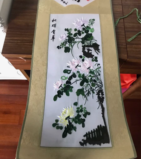 梅兰竹菊刺绣画,长80厘米左右,宽35厘米...