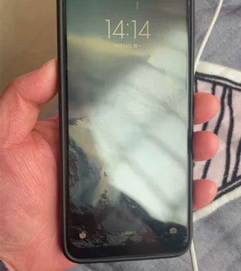 红米7por 备用机，一直带壳 感兴趣的话...