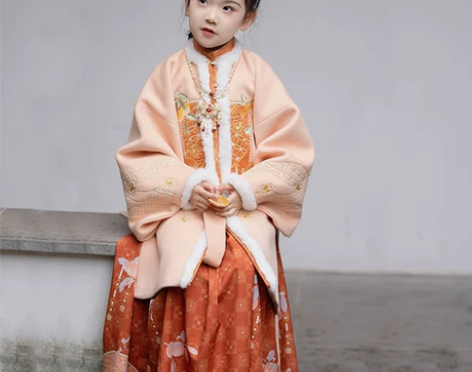 洛竹原创儿童汉服秋冬加绒加厚毛呢古装套装中...