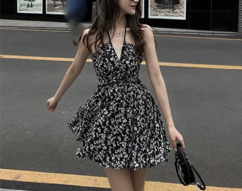 【乐活价】纯欲风性感小心机挂脖黑色连衣裙女...
