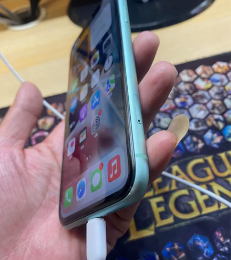 出闲置iphone 11 国行128...