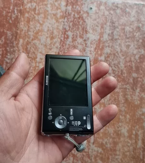 索尼DSC-W190相机 充电器丢了，开不...