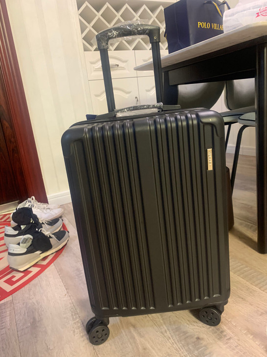 法国鲨鱼牌20寸拉杆箱， 办卡银行送的，
