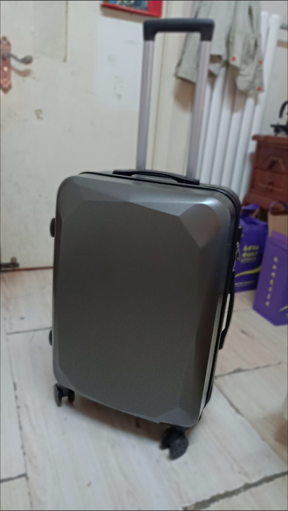 包邮28寸黑色行李箱，万向轮拉杆箱，上学读...