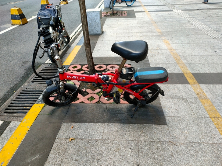折叠电动车,续航25左右,搬家闲置,充电器...