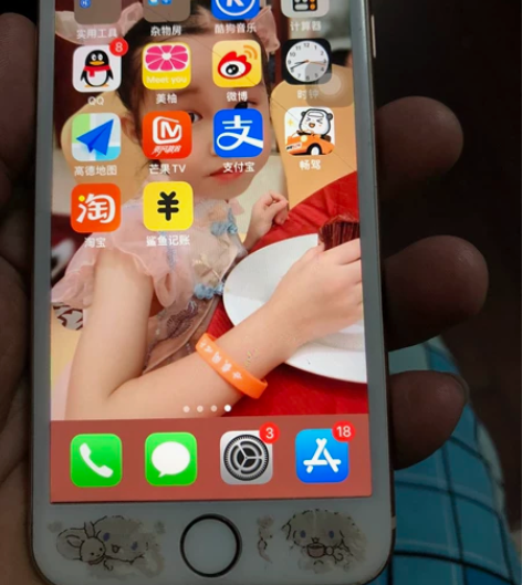 出售自用苹果8手机64g，换了新电池，屏幕...