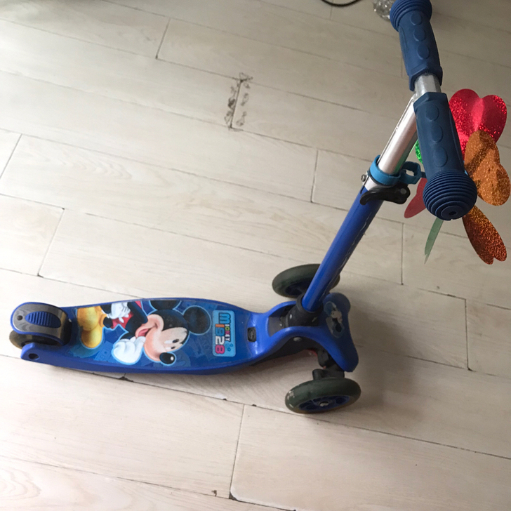 闲置滑板车
