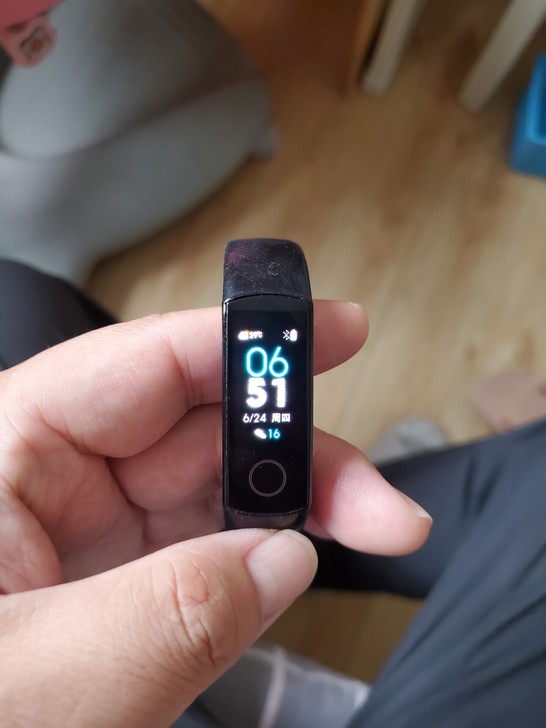 闲置华为荣耀4手环，成色正常磨损，屏幕轻微...