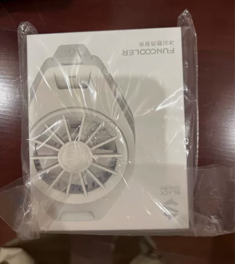 小米黑鲨冰封散热背夹,买手机送的,全新未拆...