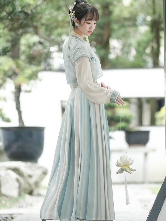 【收】今时月 新茶 小万姑娘唐制汉服刺绣花...