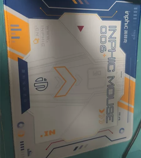 无暇英菲克机甲风格鼠标垫 只拆封没用过，送...