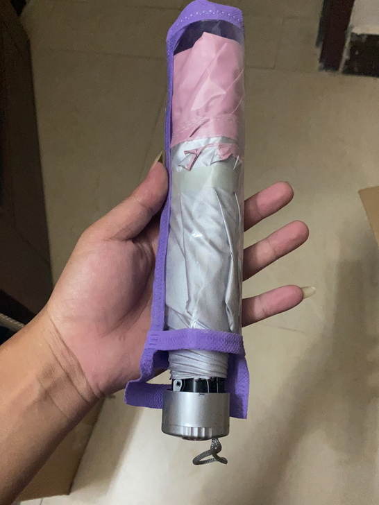 全新未使用雨伞,轻微划痕