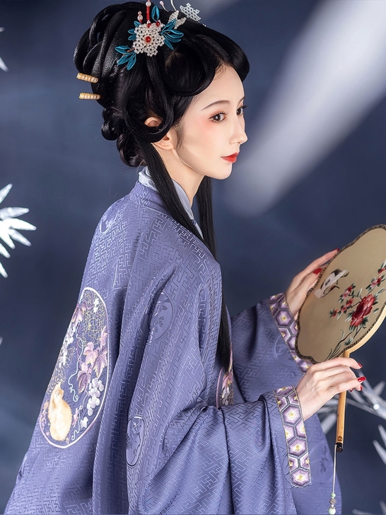 钟灵记 狸奴悠悠:明制汉服圆领补服交领百褶...