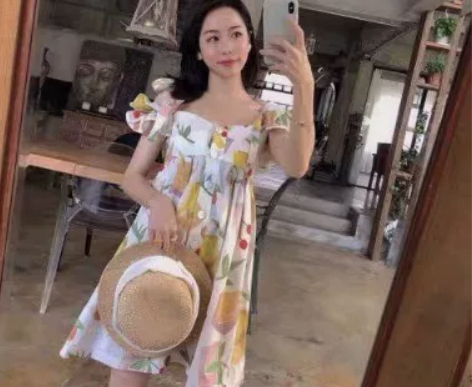 连衣裙2022年新款夏气质水果印花收腰显瘦...