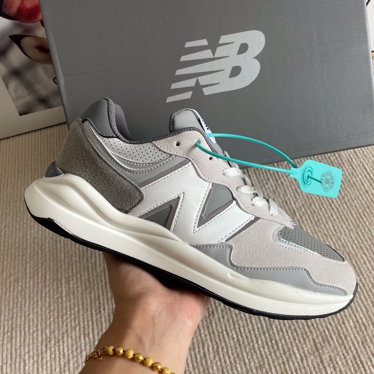 全新 新百伦NB休闲鞋