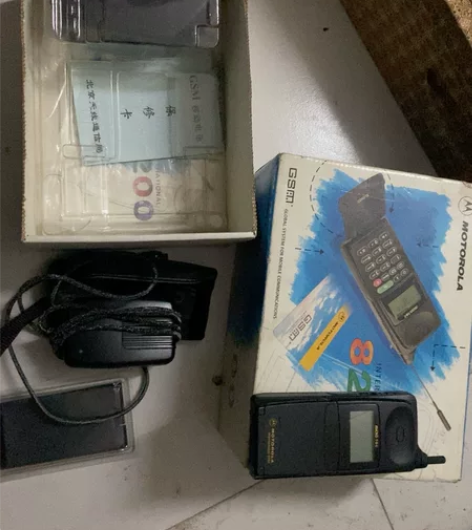 Motorola/摩托罗拉90年代数字手机...