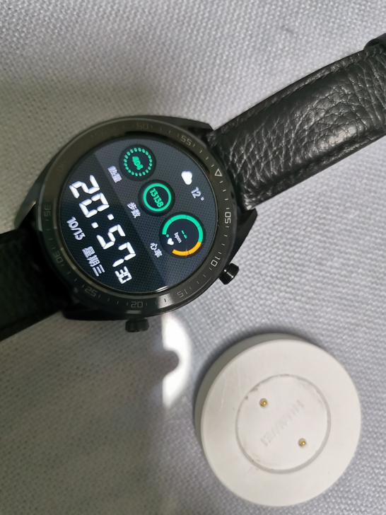 一手自用华为watch GT,带充电底座,...