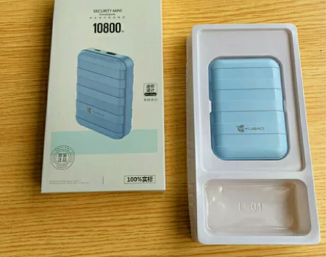 10000毫安超大容量充电宝,充电快 感兴...