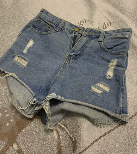 牛仔短裤s 穿过几次 感兴趣的话点“我想要...