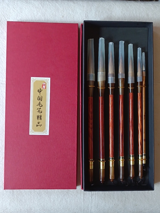 弹性适中比纯羊毛硬,比弹性强的弱,书法画画...
